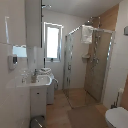 Komfortowy Dwupoziomowy W Cichej Okolicy