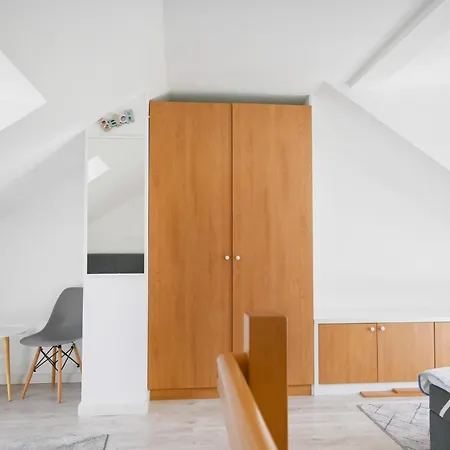 Komfortowy Dwupoziomowy W Cichej Okolicy Apartamento